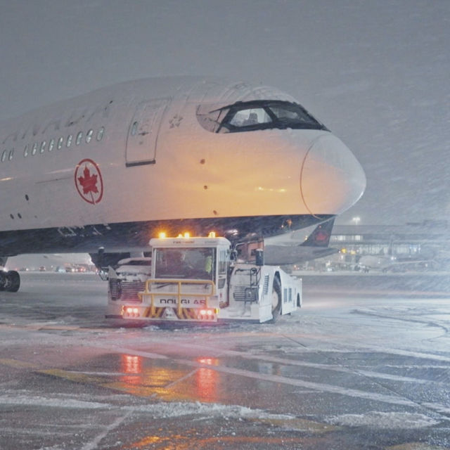 Inside Toronto Airport: Eisiger Alltag am Mega-Flughafen