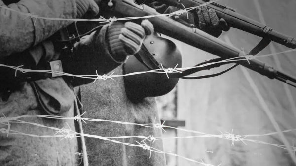 Luni 15 decembrie 22:00