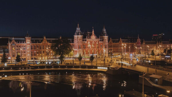 Amsterdam Centraal: Nádraží, které nespí