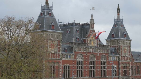 Amsterdam Central: Alltag am Mega-Bahnhof
