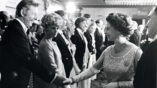 Elisabeth II: Elämä kuningattarena