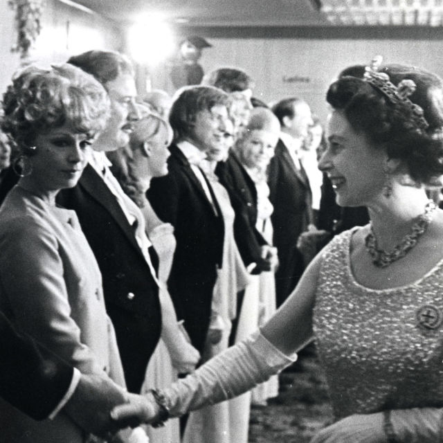 Elisabeth II: Elämä kuningattarena