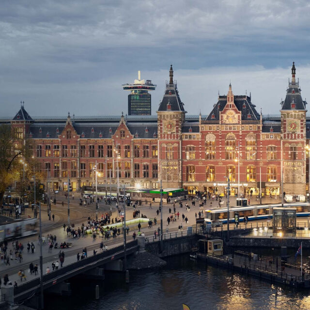 AMSTERDAM CENTRAAL 24/7