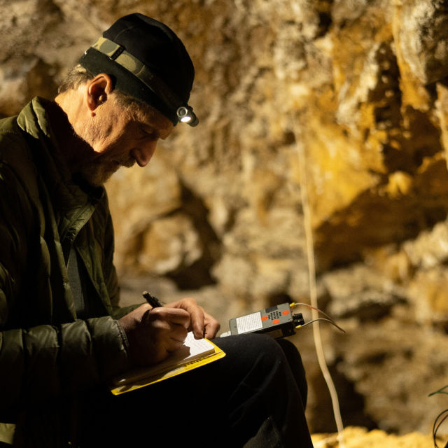 Explorer: A Caverna Mais Profunda