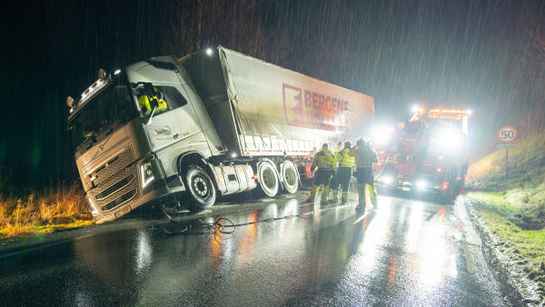 Salvatori pe drumuri înghețate