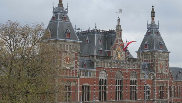 7/24: Amsterdam Tren İstasyonu